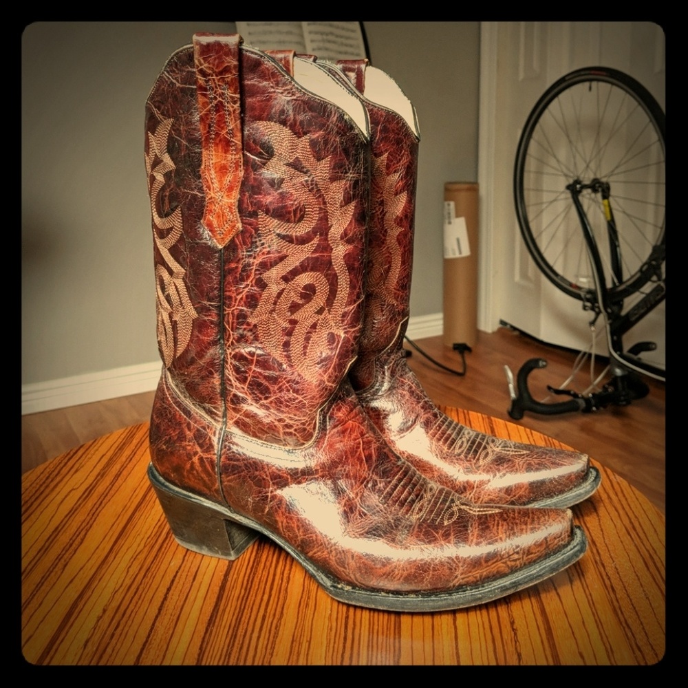 Corral women's cowboy boots